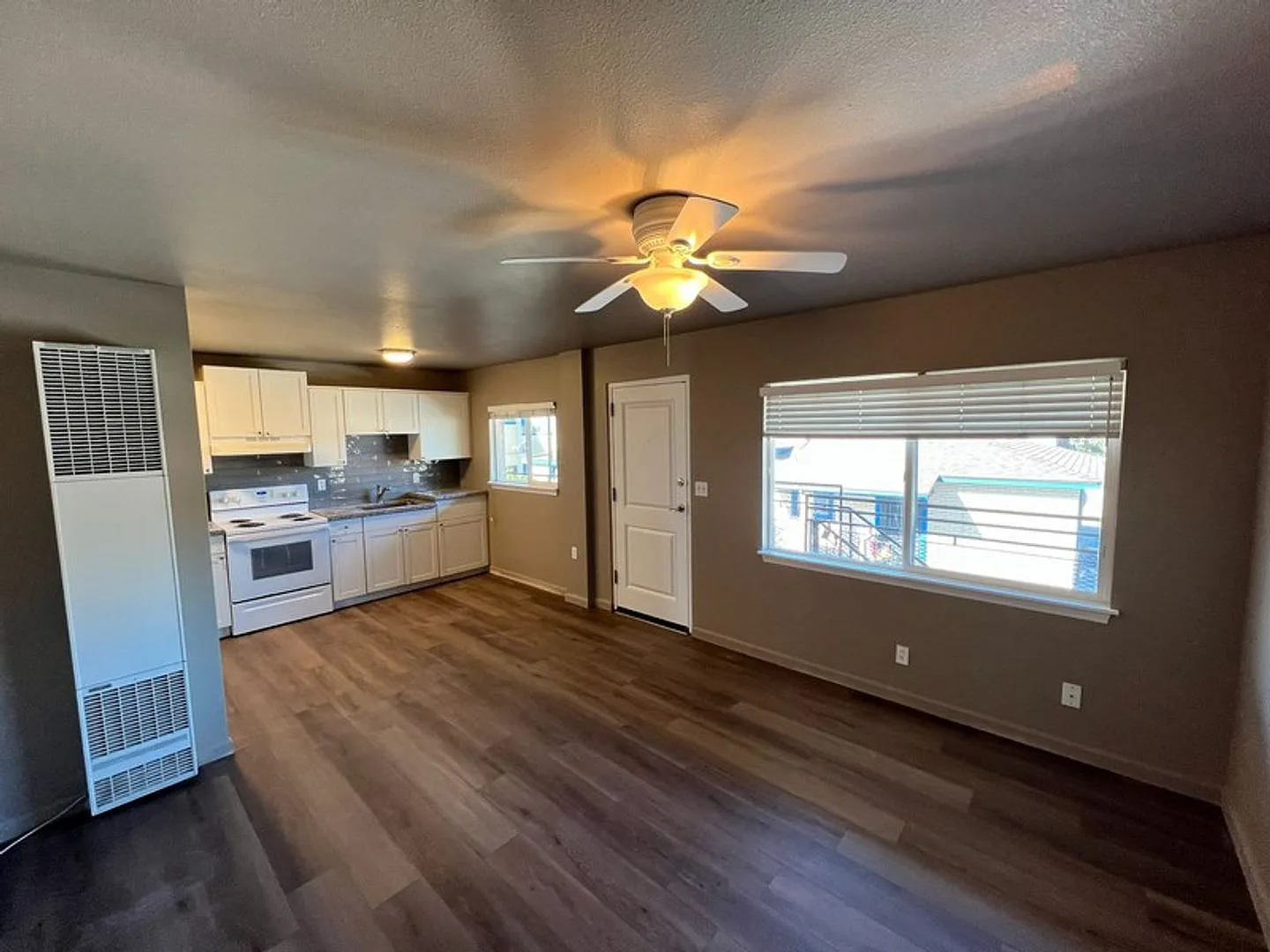 Refreshed One Bedroom Upstairs Corner Unit Close to Renown & VA Hospital — Photo 4