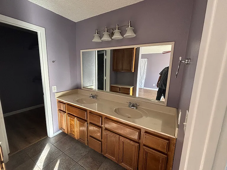 413 W Beverly Ln — Photo 28