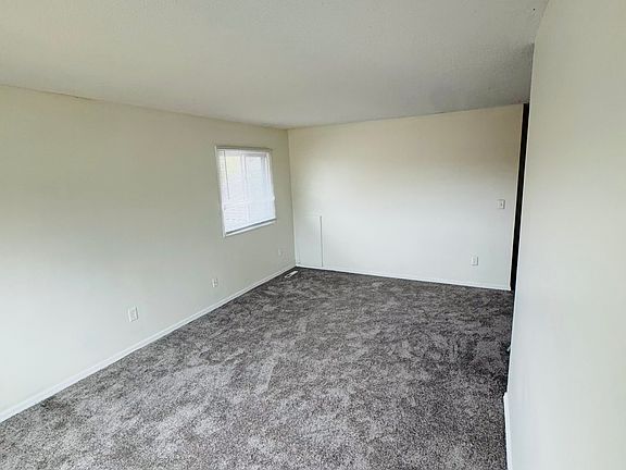 4th image of 680 Viking Dr E