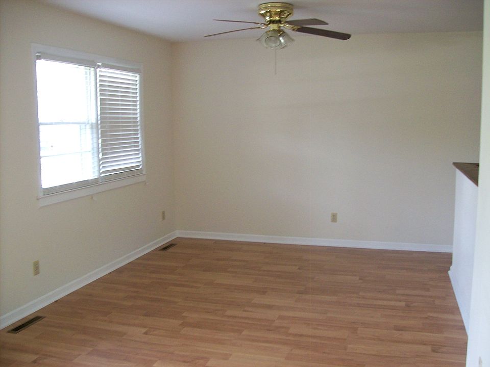 2nd image of 208 Wrenwood Circle # Fl 1