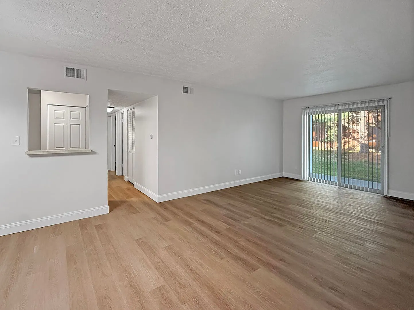 2 Bed 1 Bath $1079.00/mo No Deposit $0 Evansville, Indiana — Photo 1