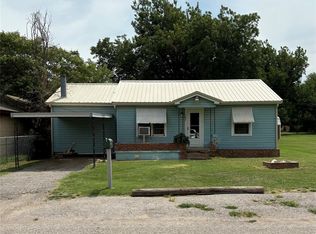 105 6th St, Chickasha, OK 73018