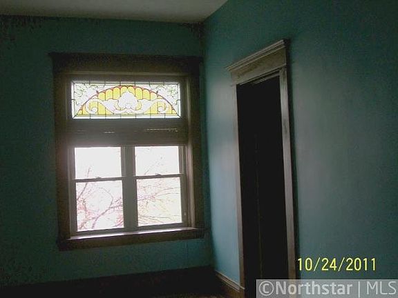 2nd image of 400 22nd Avenue NE