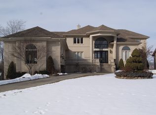 8629 Pine Cove Dr, Commerce Township, MI 48382