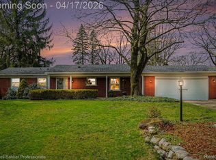 717 Sandstone Dr, Rochester Hills, MI 48309