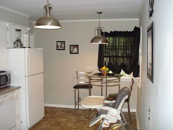 4th image of 206 Elmwood Dr