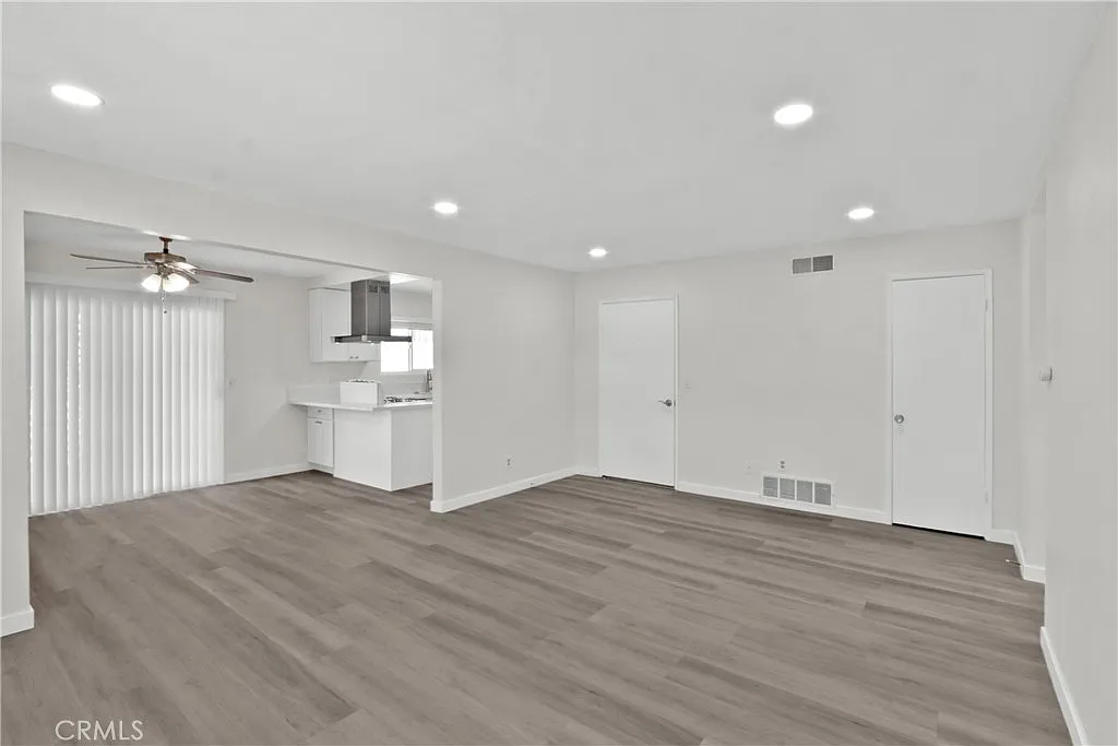 2 bed, 820 sqft, $2,580 — Photo 1