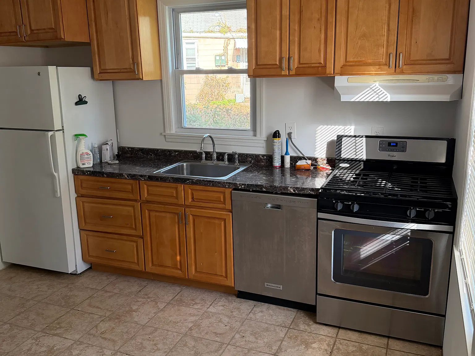 2 bed, 725 sqft, $1,950 — Photo 2
