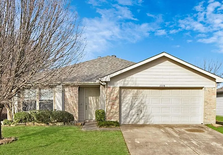 1118 Water Oak Way — Photo 1