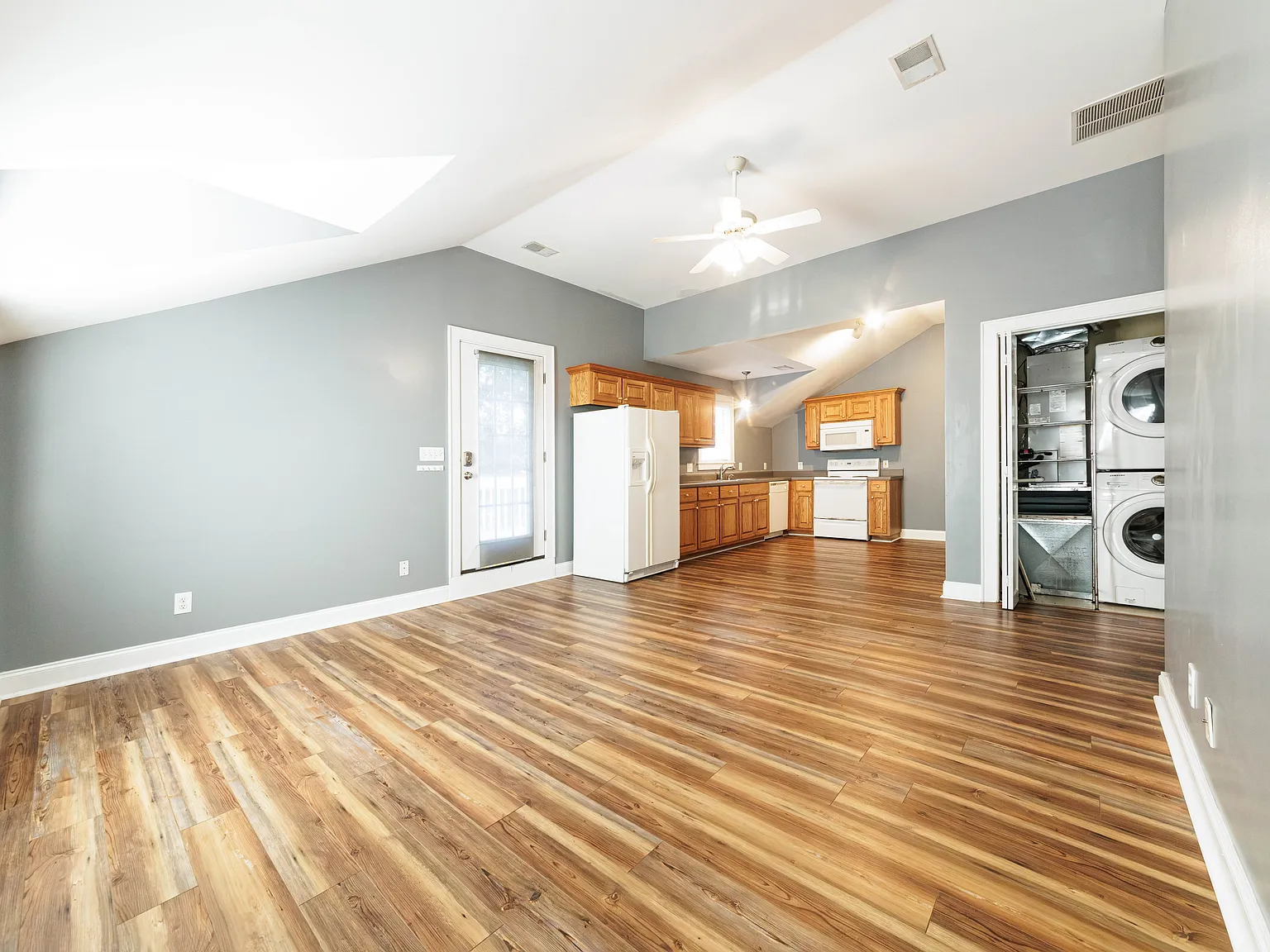 2 bed, 975 sqft, $1,500 — Photo 1