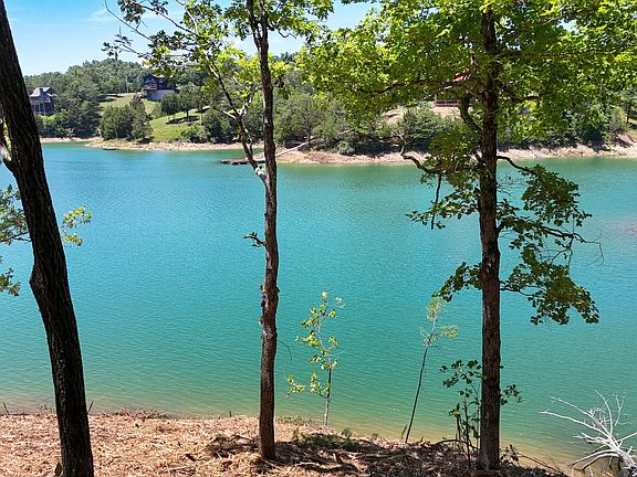 4th image of 2 Lake Oaks Way