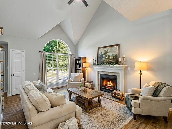 4th image of 186 Woodfield Cir