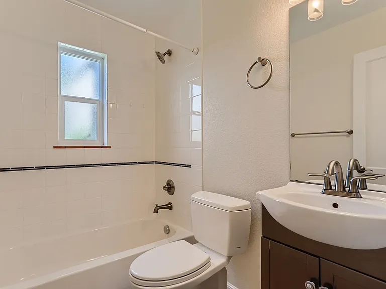 3425 E 31st Ave — Photo 13