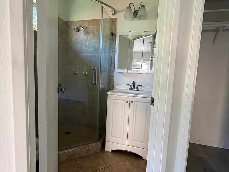 1447 E Windsor Rd #4 — Photo 13