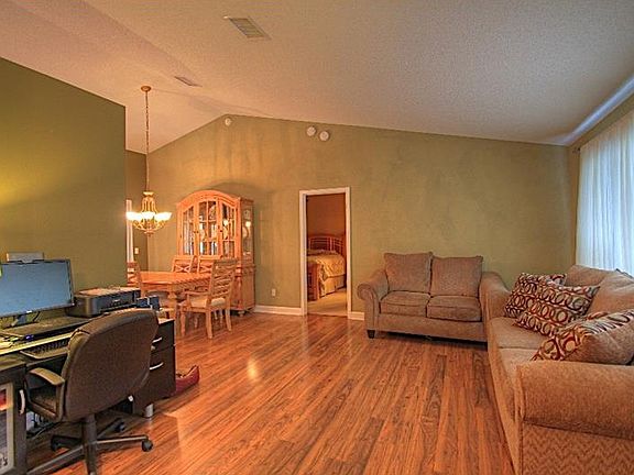 4th image of 160 Bluebrook Ct
