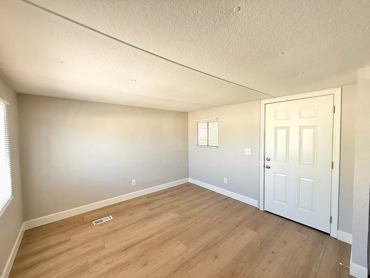 1 bed, 1.0 bath, 550 sqft, $999 — Photo 4