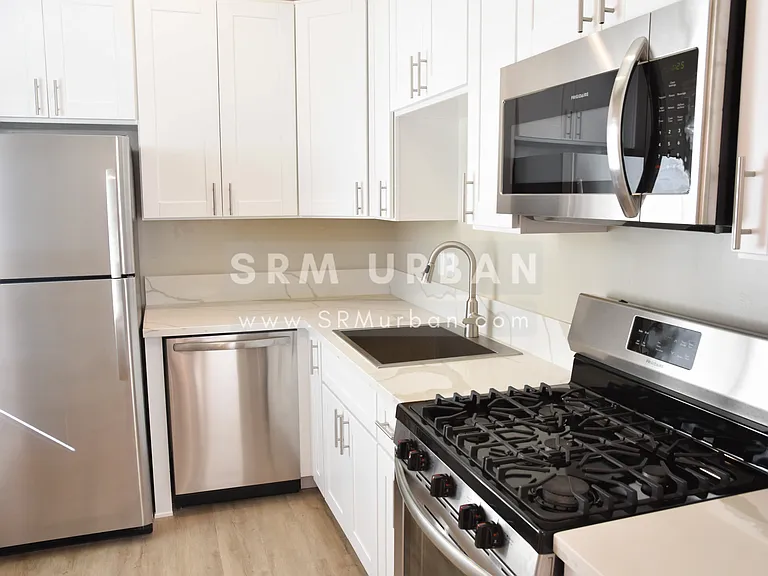 438 W Date St #1 — Photo 13