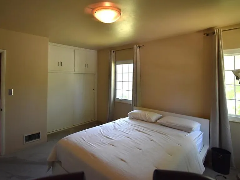 841 W Roses Rd — Photo 29