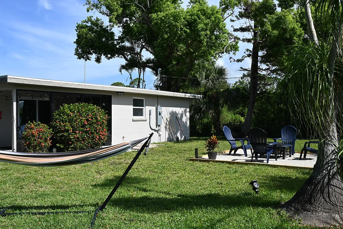 Building Photo - 1625 Meadowlark Ln