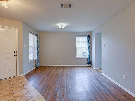 4th image of 406 Saul St