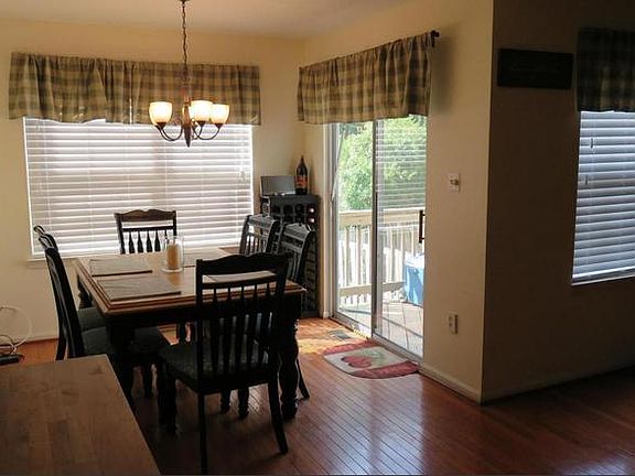 3rd image of 3388 Vineland Pl