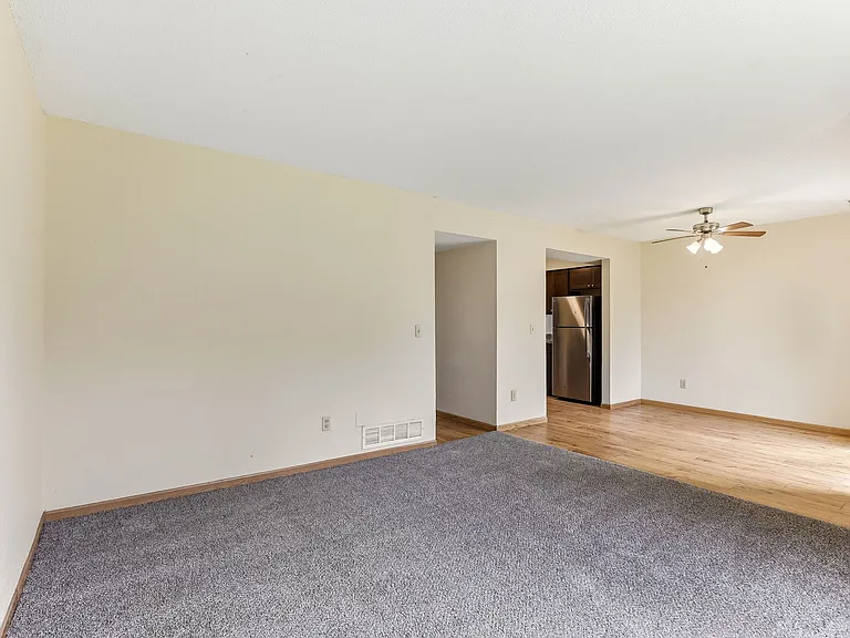 Victoria Townhomes — Photo 7