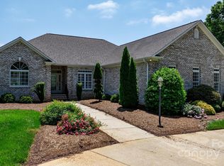 4209 Rainbow Hills Dr, Hickory, NC 28602