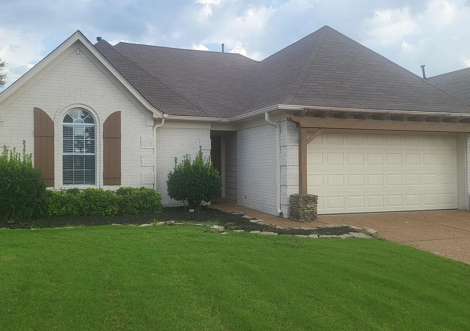 3 bed, 2.0 bath, 1392 sqft, $1,750 — Photo 1