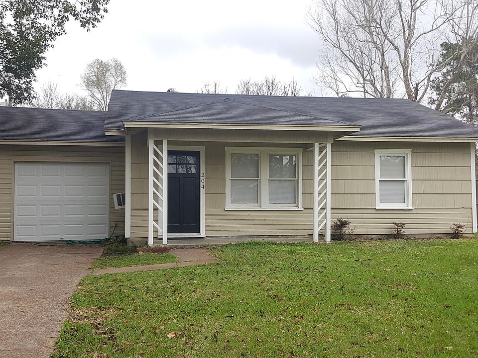 1st image of 204 Camellia Ave