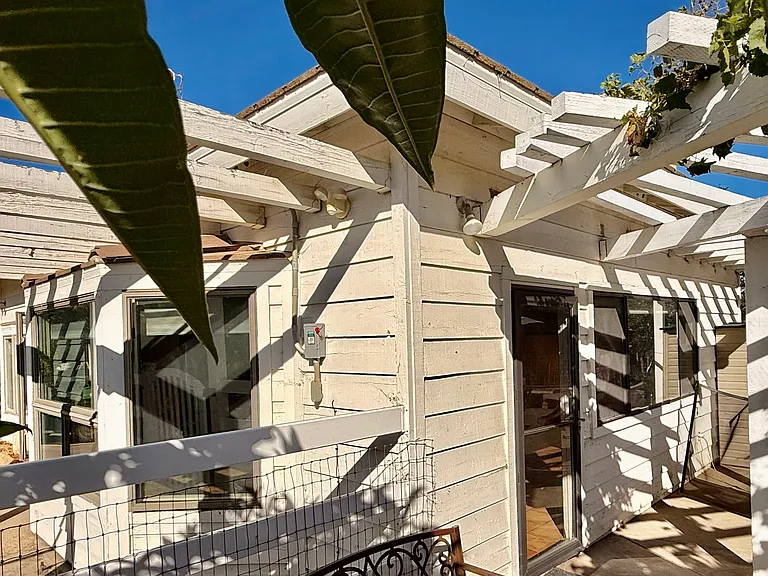 17995 Bear Valley Ln — Photo 3
