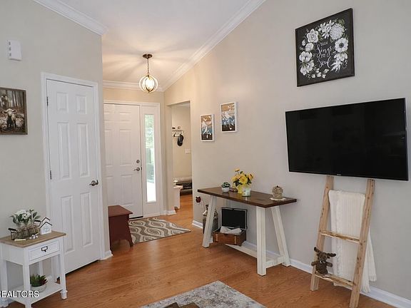 3rd image of 223 Forest Hill Dr