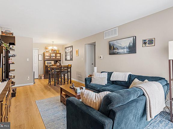 5th image of 536 Willow Turn
