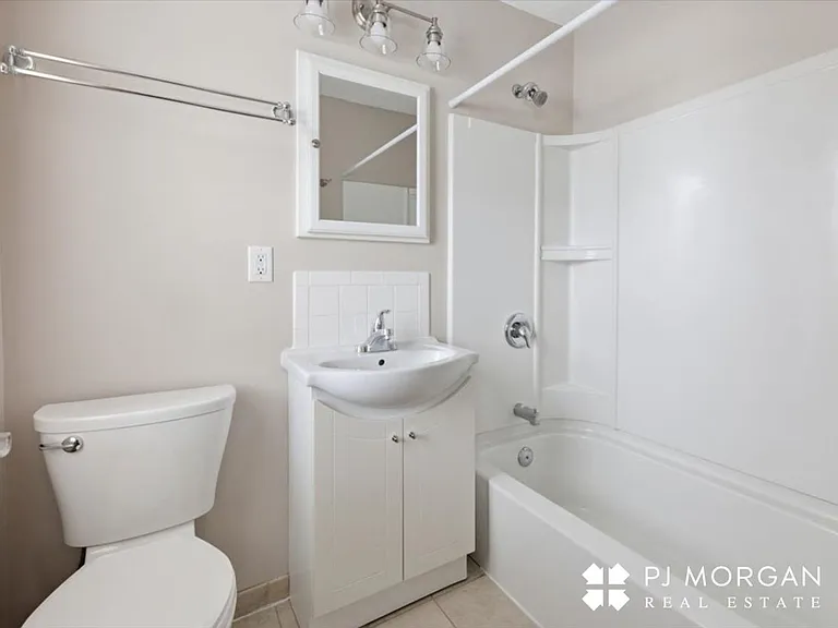 Lyndale Apartments — Photo 26