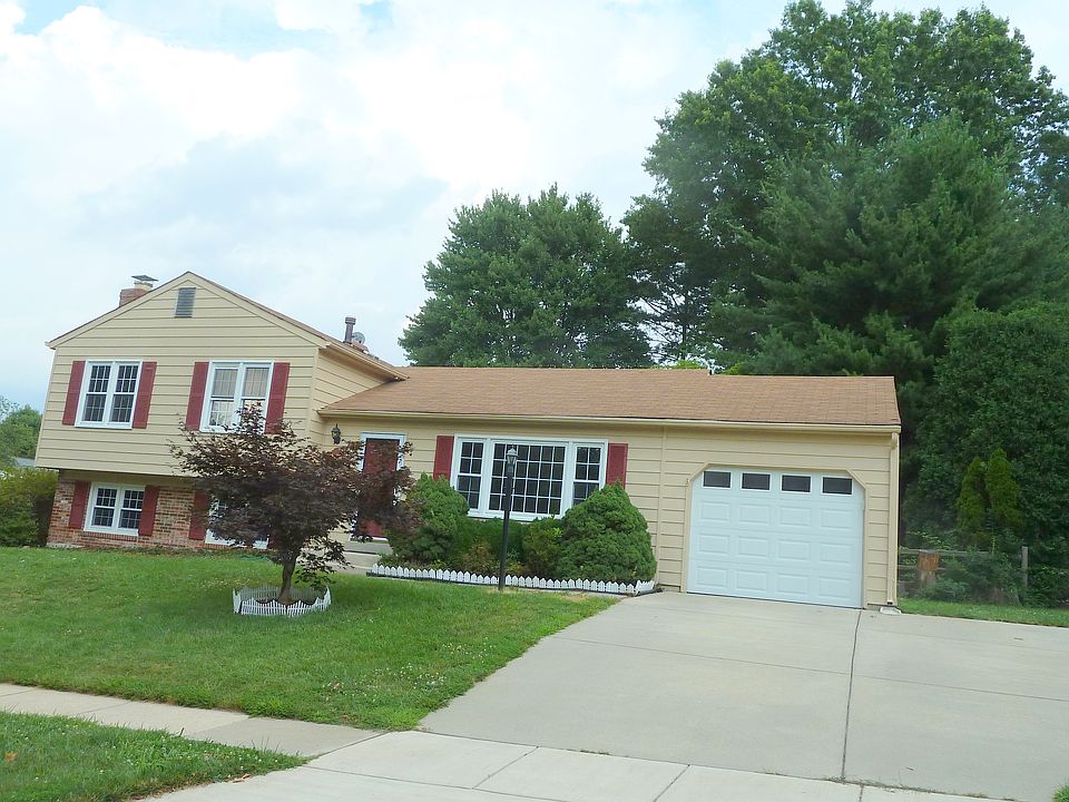1st image of 216 Currier Dr