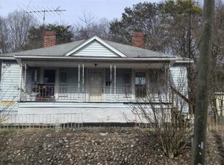 929 Harris St, Eden, NC 27288