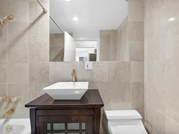 200 East End Avenue image 9 of 10