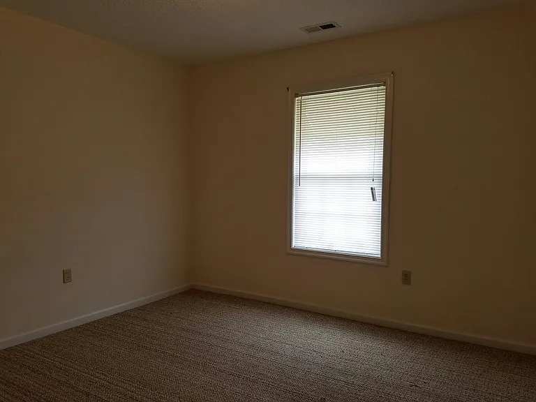 108 Sutton Dr — Photo 10
