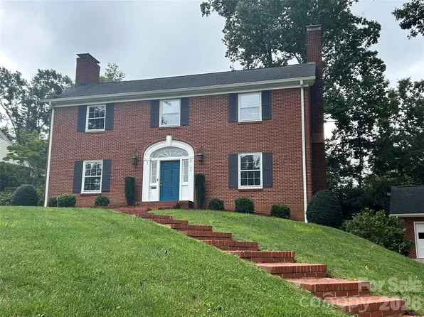 105 Montrose St, Morganton, NC 28655