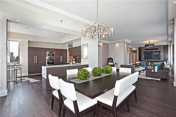 Sold by R New York | media 3