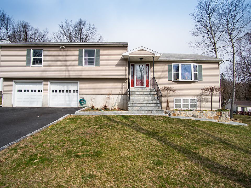 1st image of 4 Lucs Ln