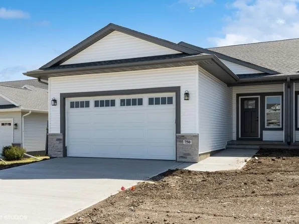752 Brook Ridge Ave, North Liberty, IA 52317