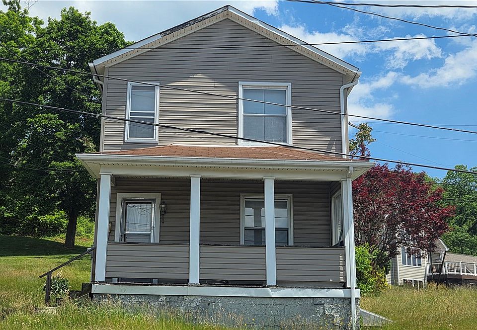 1st image of 104 Railroad St