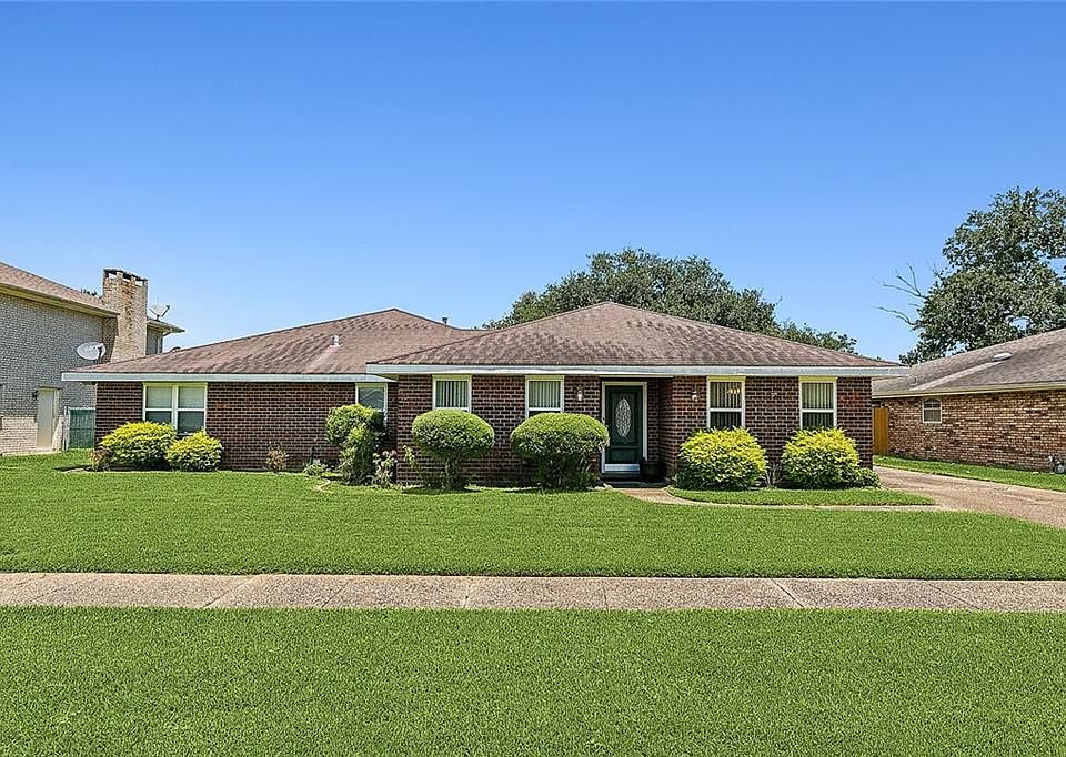 1st image of 4013 Hillcrest Dr