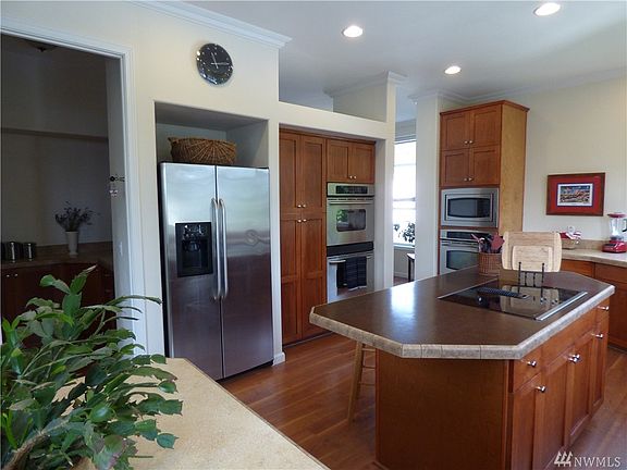 5th image of 853 Patricia Ann Dr