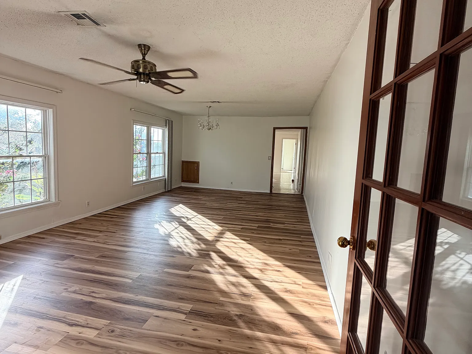 3 bed, 1.5 bath, 1866 sqft, $1,450 — Photo 2