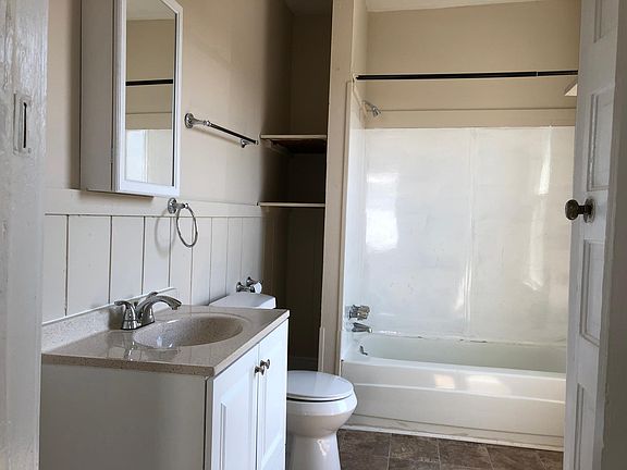 5th image of 336 Tazewell Ave SE APT 3
