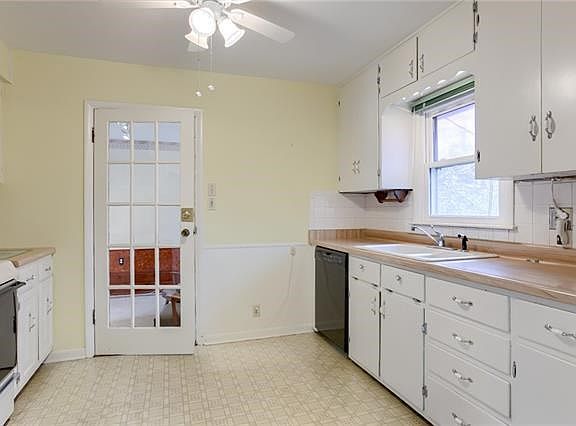 3rd image of 3015 Hagemann St