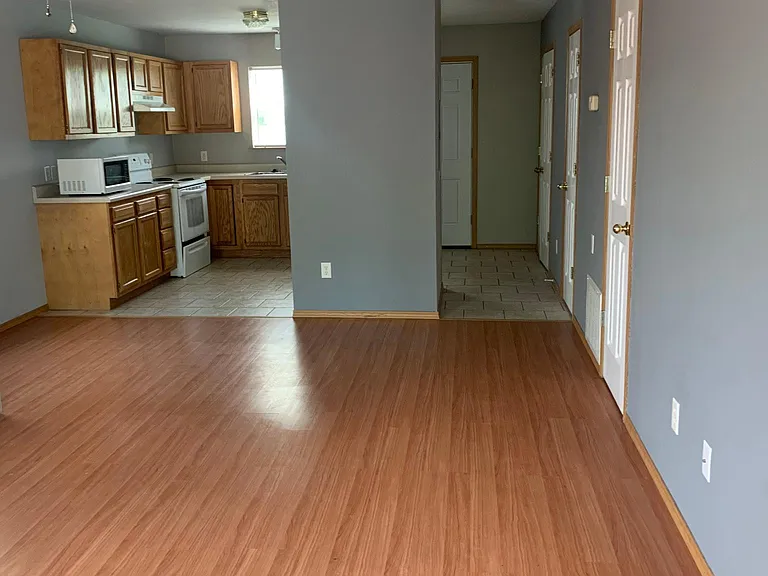 1112 W Rochier St — Photo 7