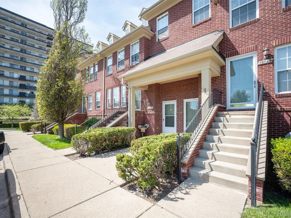15650 Stone Crossing Dr, Southfield, MI 48075