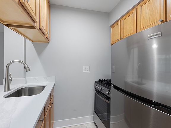 2nd image of 6758 N Sheridan Rd APT 338